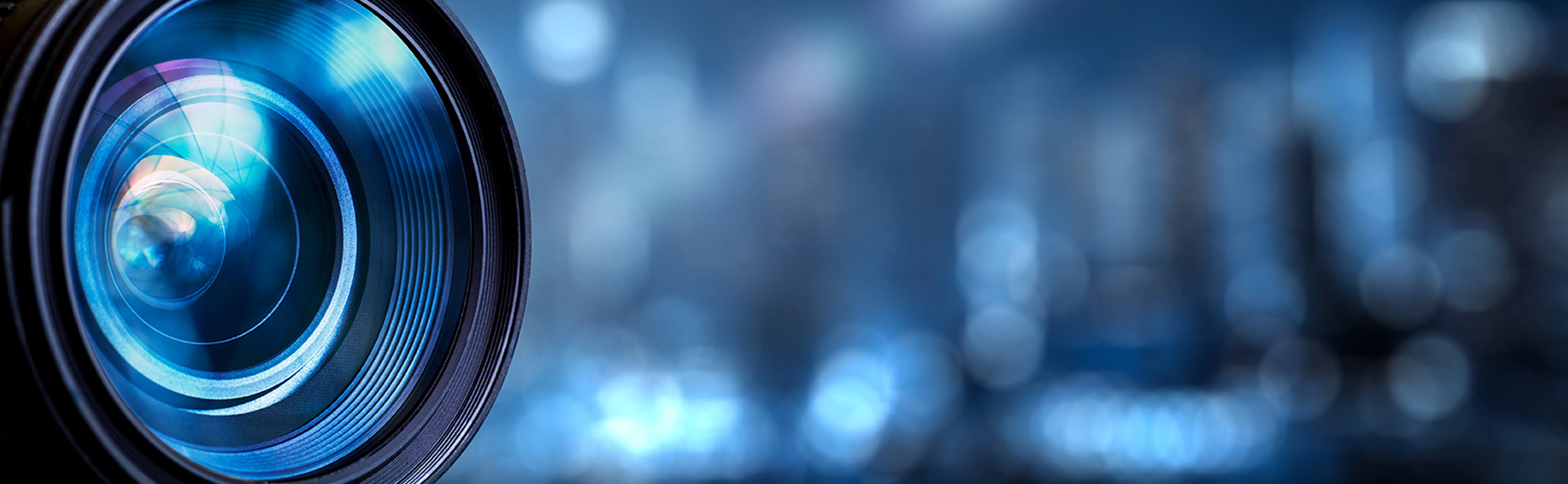 Mediathek_Banner Das Objektiv eoiner KAmera auf der linken Seite
